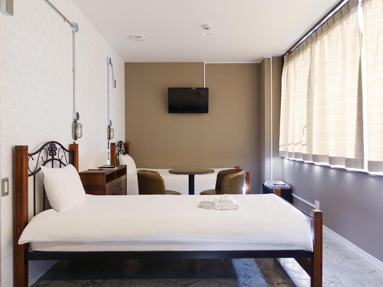 Briller Universal Japon Hostel โอซาก้า ภายนอก รูปภาพ