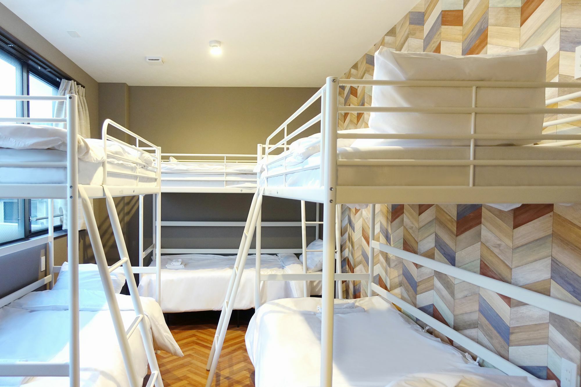 Briller Universal Japon Hostel โอซาก้า ภายนอก รูปภาพ